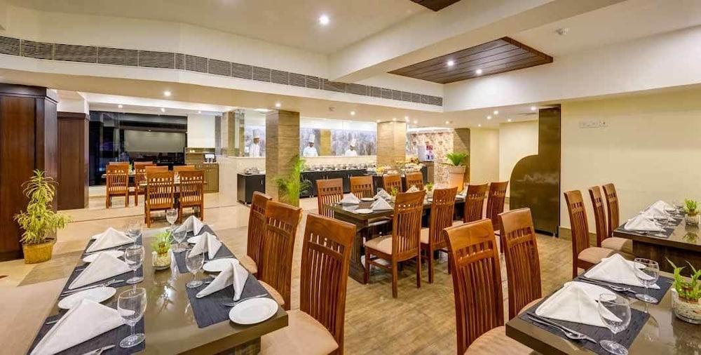 西河尼特休憩酒店 古瓦哈提 外观 照片